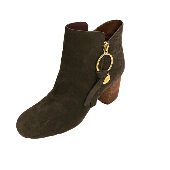 🆕 See by Chloe Louise Leather Logo Charm Elegant Ankle Boots Booties Sz 6 NWOB - Picture 3 of 6